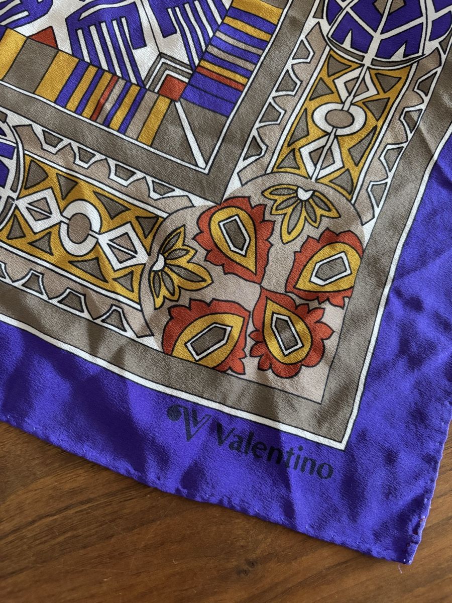 Valentino Foulard & Sciarpe: Foulard Valentino Seide – Usato da Winterthur venduto da san_wd8j 2