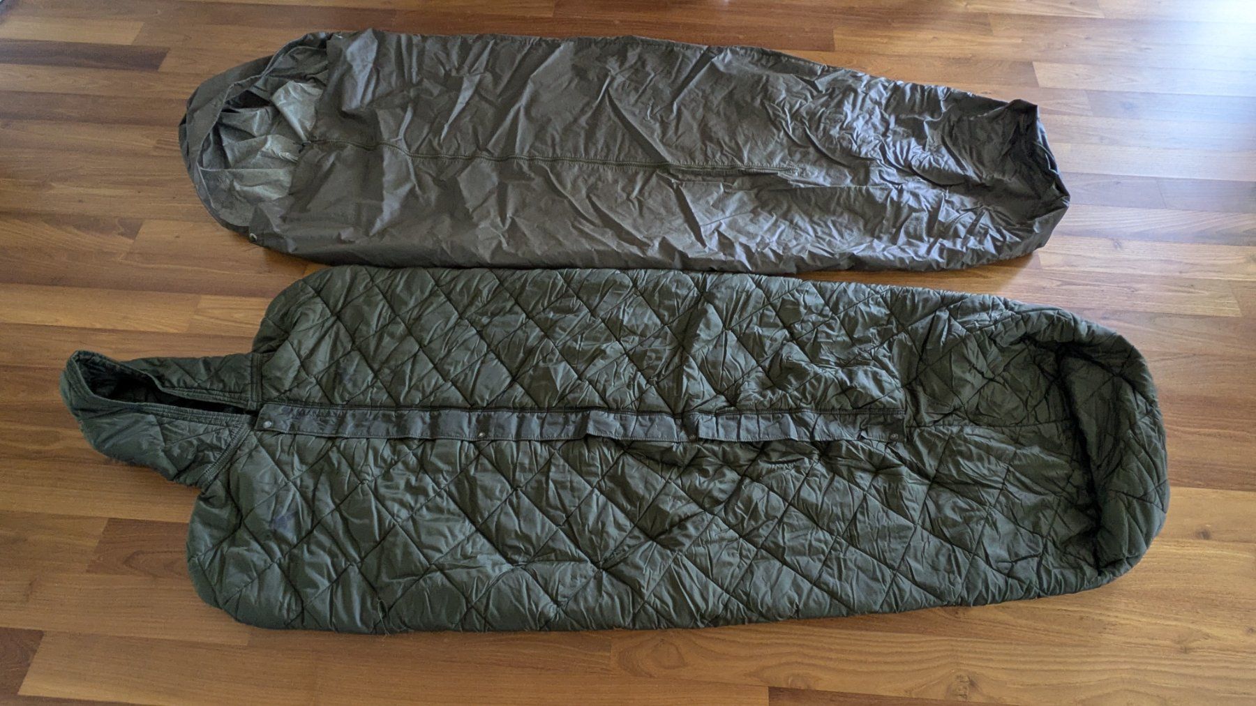 Schweizer Armee Sacchi a pelo: Armeeschlafsack mit Regenhülle – Usato da Kriens venduto da mhw39