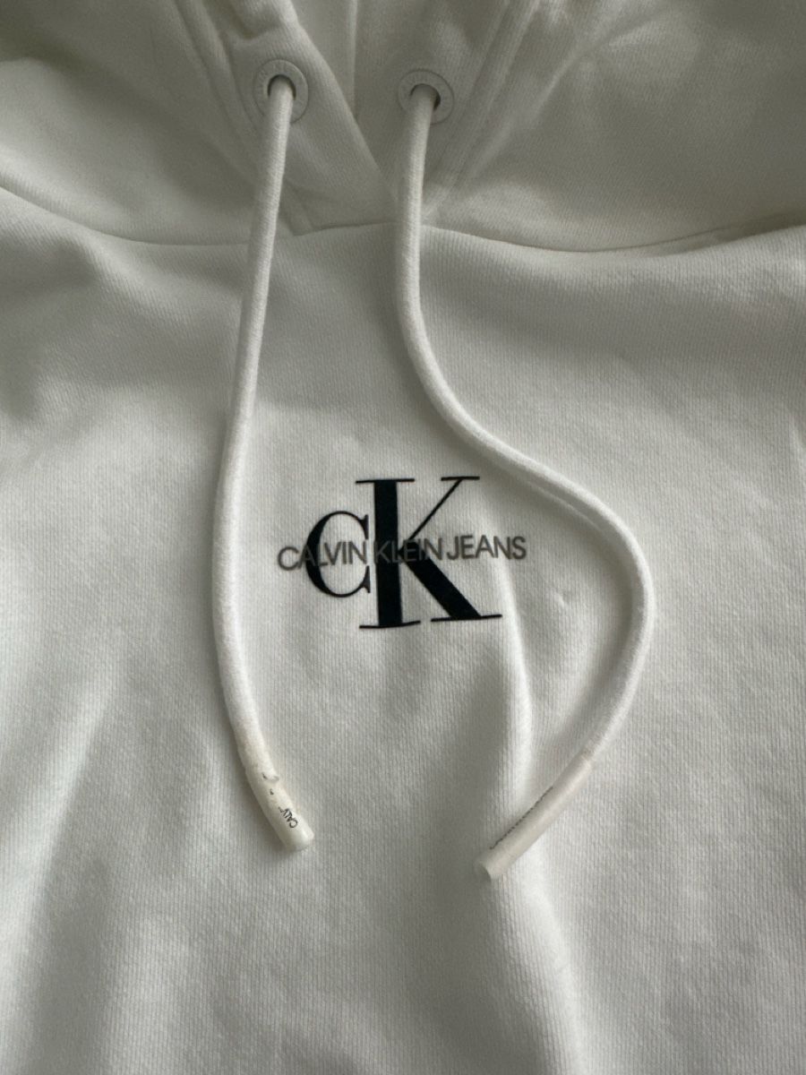 Calvin Klein Pullover & Sweatshirts: Weisser Calvin Klein Crop Kapuzenpullover - Grösse M – Gebraucht aus Wangen SZ von Jaay_Sky 2