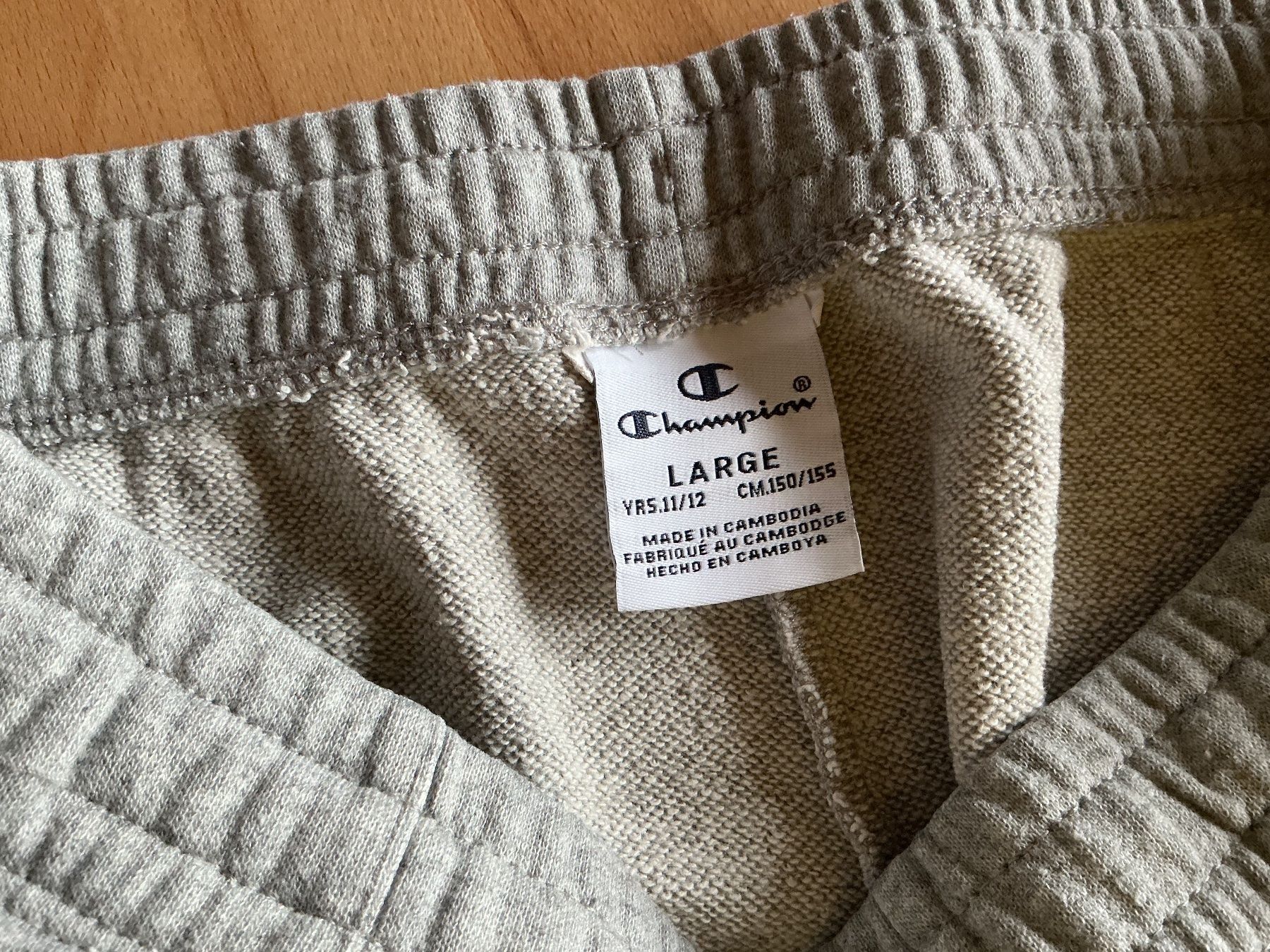 Champion Hosen: Trainerhose hellgrau, Gr. 146/152, Champion – Gebraucht aus Schinznach Dorf von Balz1968 1