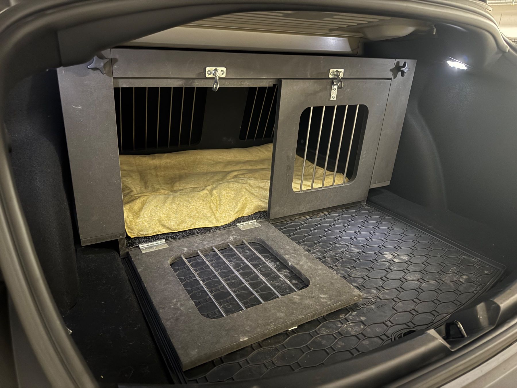 Cucce & Letti: Tesla Model 3 TM3-Hundebox – Usato da Wetzikon ZH venduto da nin_yjd7 2