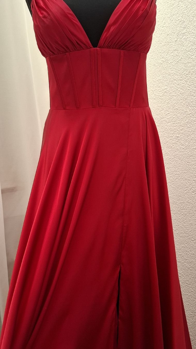 Kleider: Rotes Abendkleid – Neu (gemäss Beschreibung) aus Uster von VMT. 2