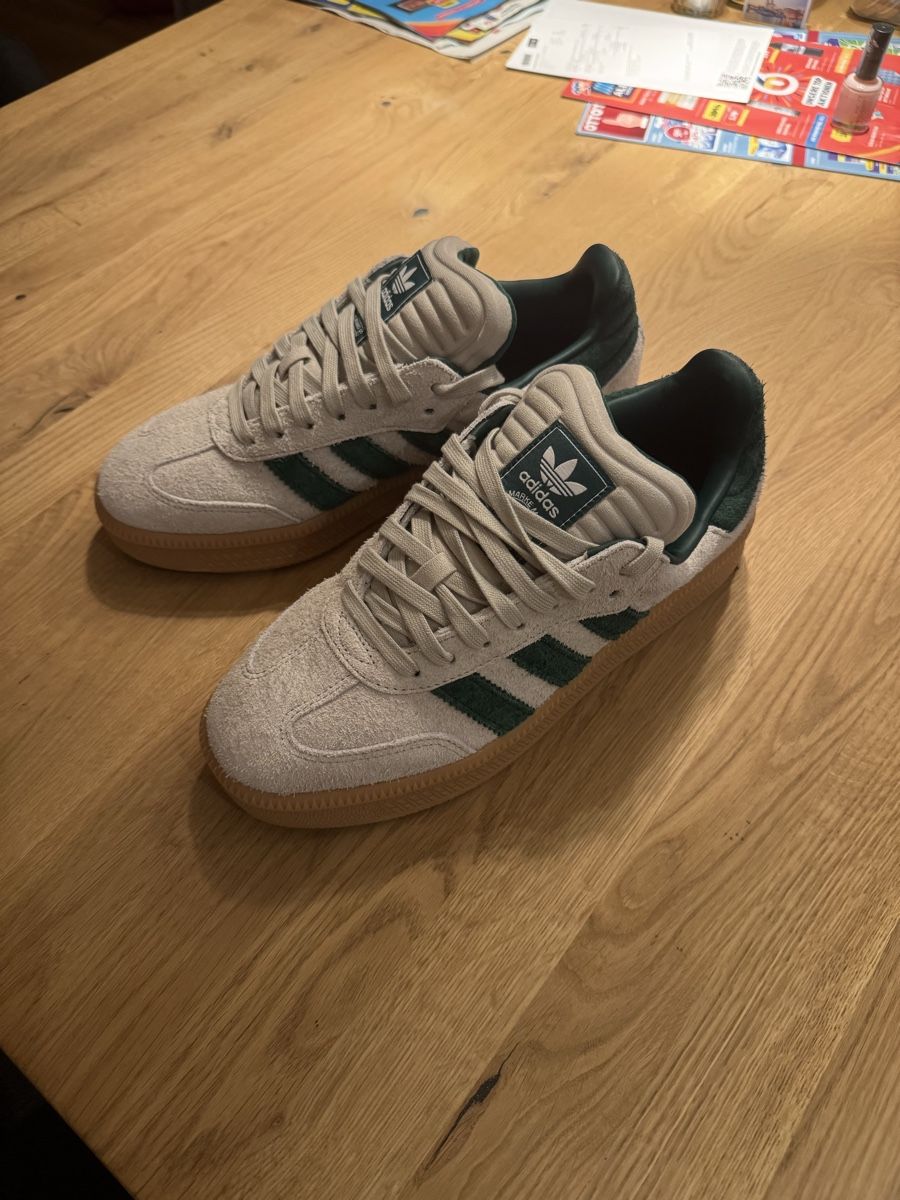 Adidas Herrenschuhe: Adidas Samba XLG – Neu und originalverpackt aus Lyss von taw1009