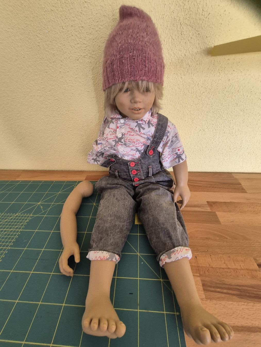 Annette Himstedt Bambole: Annette Himstedt Puppe, 74cm, ein Arm defekt – Difettoso da Möriken AG venduto da Vandine