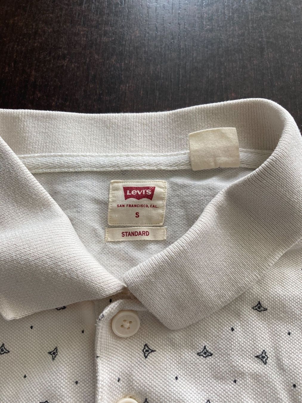 Levi's Chemises, T-shirts & Polos: Polo LEVIS taille 176cm /S – D'occasion à Domdidier par qatar1973 1