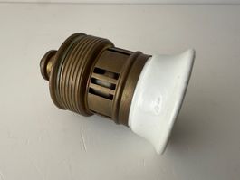Antike Lampenfassung
