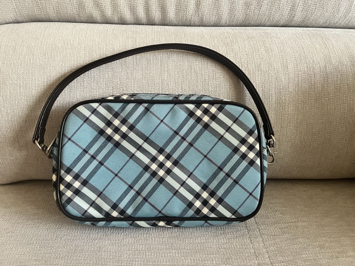 Burberry Sacs femmes: Burberry nylon small – D'occasion à Niederlenz par luxe_1968