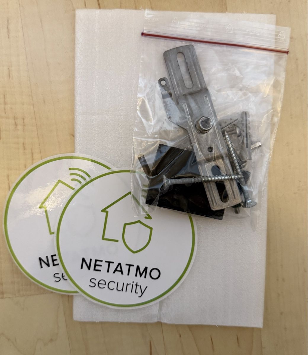 Netatmo Sistemi d'allarme: Netatmo Presence Aussenkamera mit integriertem Flutlicht – Usato da Seon venduto da Manfred27 3