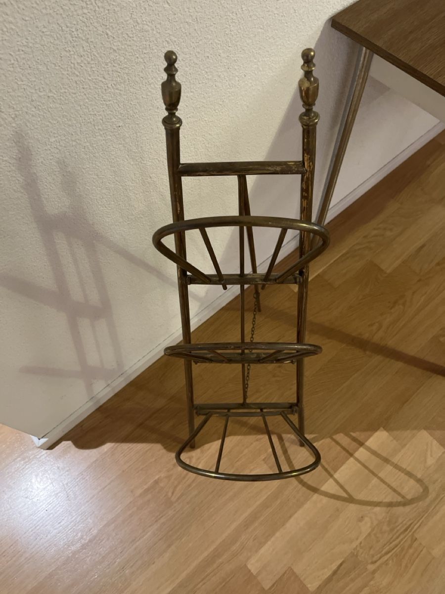 Autres articles pour la maison: Zeitungsständer Antik – D'occasion à Zürich par De.Vaux 1