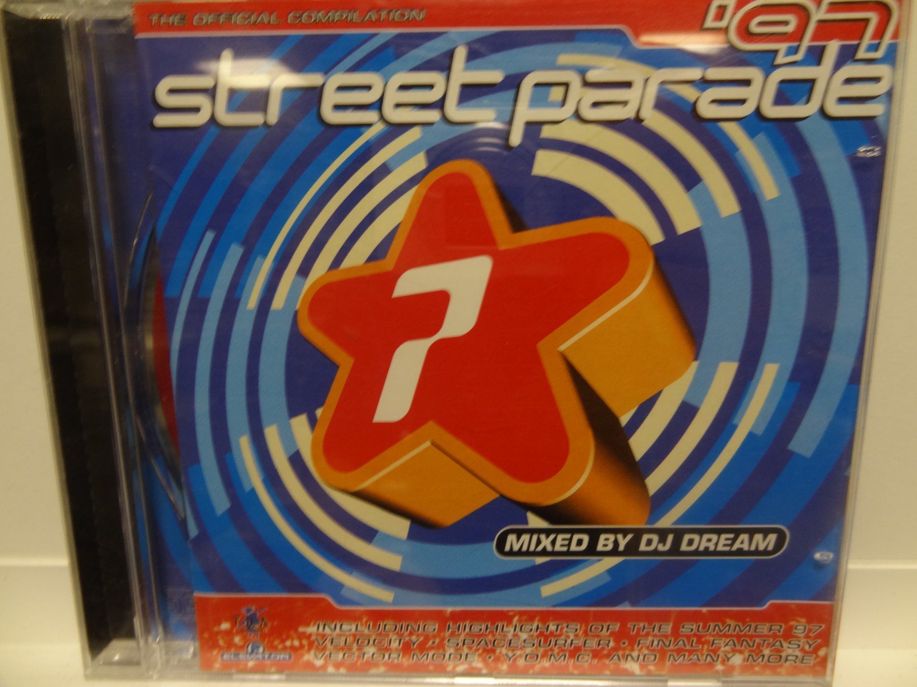 CD: Various Street Parade 97 – Usato da luzern venduto da musicandart