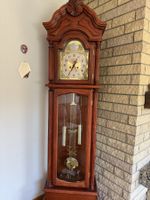 Standuhr aus Holz mit Pendel und Gewichten gebraucht