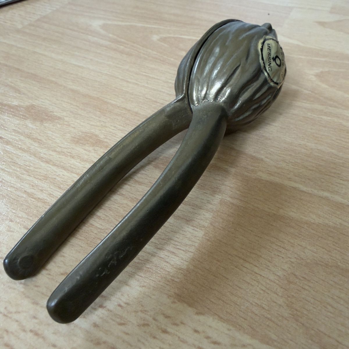 Elettrodomestici da cucina: Massiver Nussknacker aus Messing - Walnussform, nostalgisch – Usato da Widnau venduto da kustercarmen