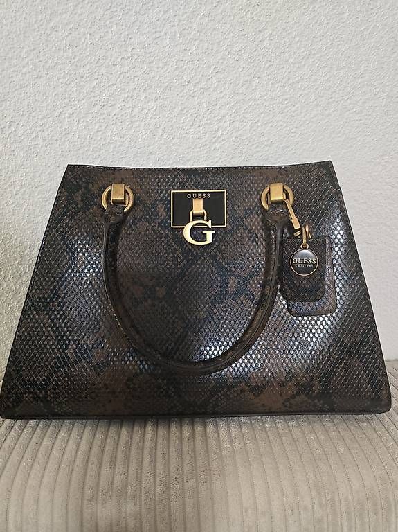 Sacs femmes: Guess Handtasche Schlangenleder Optik – D'occasion à Grenchen par sja_klm2