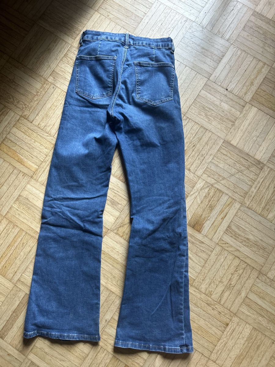 Jeans: Jeans CHICORÉE Bootcut Blau Groesse 34 leichte Flecken – Usato da Zürich venduto da chi_7k5b 3