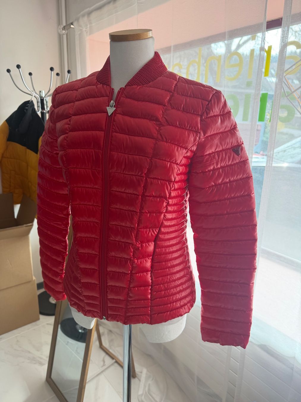 Guess Giacche: GUESS ROTE STEPPJACKE GR M NEUWERTIG – Nuovo (secondo la descrizione) da Arch venduto da ellaisa84 1