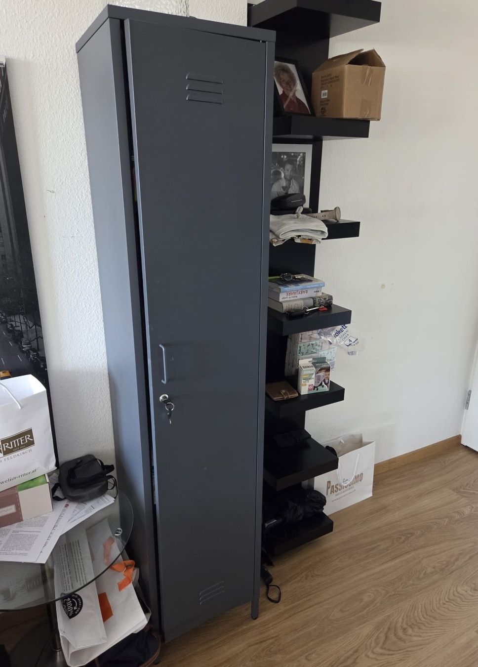 Pfister Armoires: Schrank Anthrazit – D'occasion à Basel par itr_9tvl