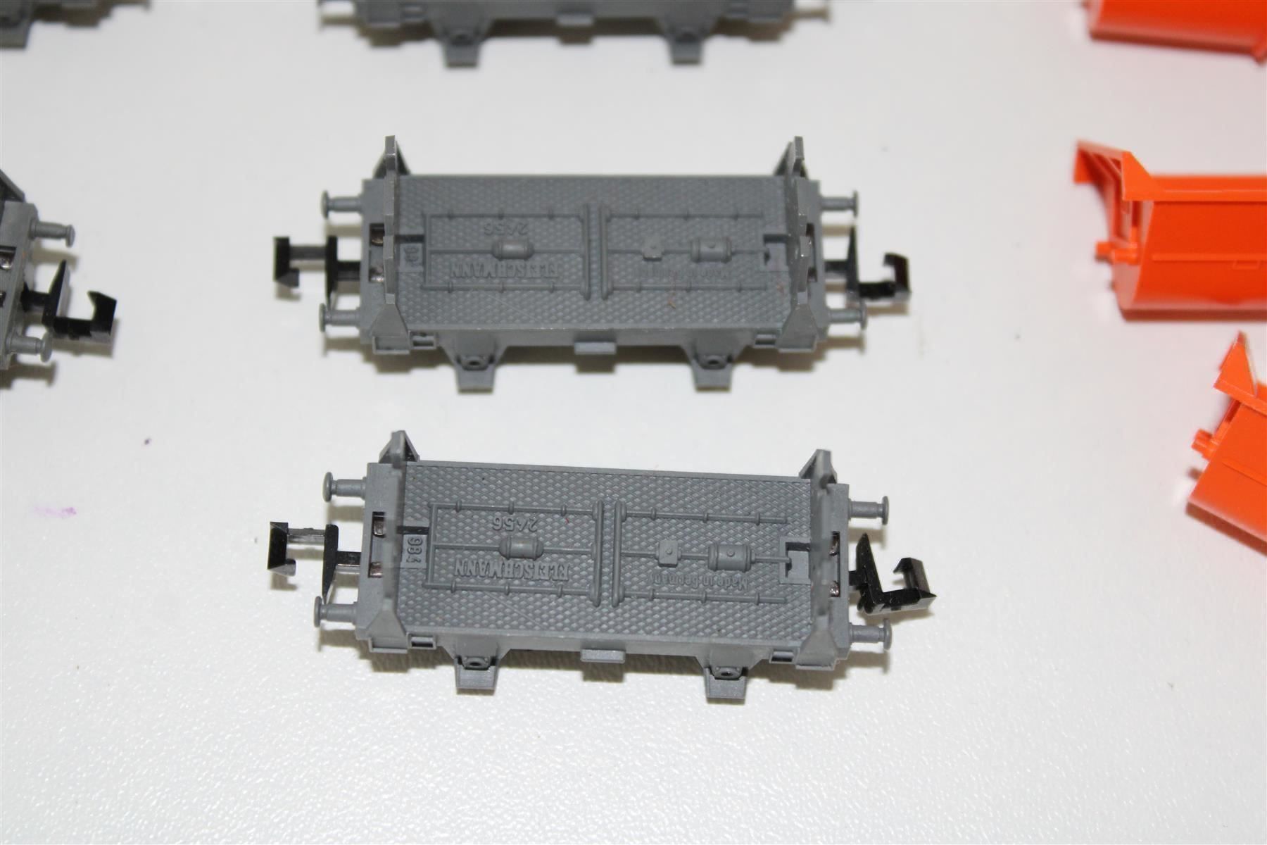 Fleischmann Modelleisenbahnen: Spur N Fleischmann 6 Stück Kipplore mit – Gebraucht aus Reiden von  4