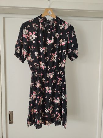 Kleid Blumenmuster schwarz rosa Grösse S guter Zustand