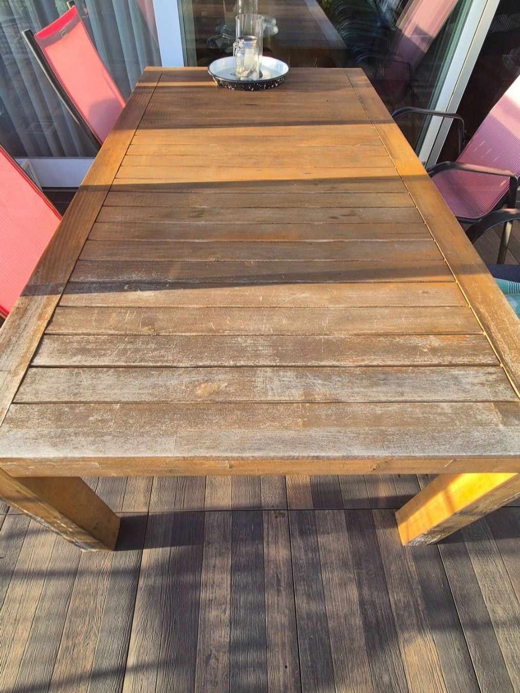 Tavoli: Massiver Holztisch für Garten oder Balkon – Usato da Zug venduto da Bauru 2