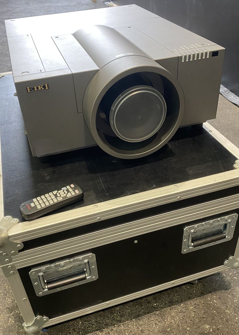 Eiki Proiettori: Vendo Proiettore professionale EIKI LC-HDT1000 – Usato da Stabio venduto da Angelini01 1