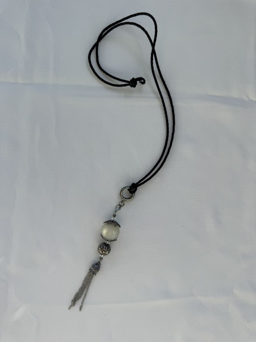 Ketten: Kette mit Anhänger/Quaste – Gebraucht aus Waltenschwil von aussieb.