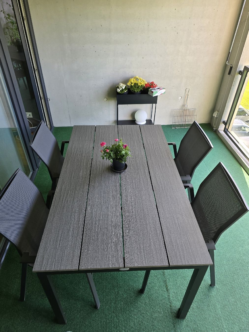 Set di tavolo e panche: A vendre table de jardin avec 4 chaises – Nuovo (secondo la descrizione) da Fribourg venduto da ghazielsayed 3