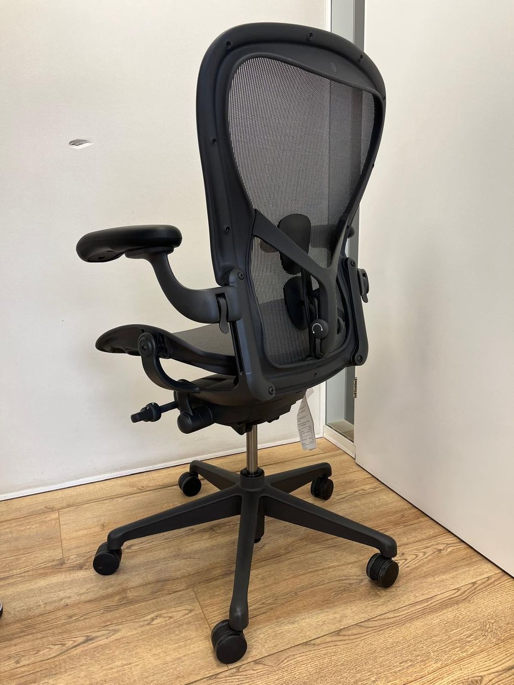 Herman Miller Sedie: Herman Miller Aeron Remastered Full Option Größe C – Usato da Purmerend venduto da Offeco 1