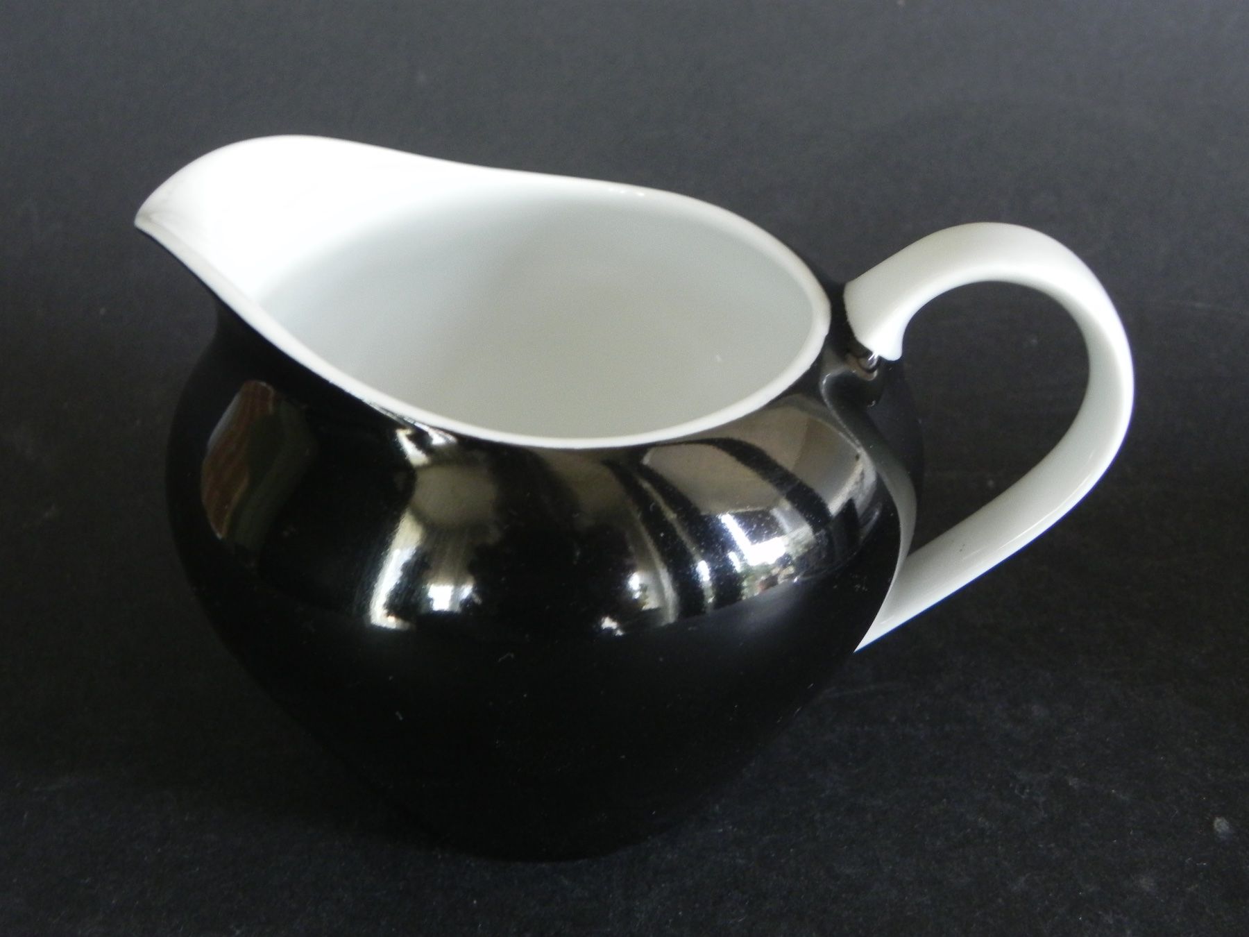 Rössler Caraffe: Spezielles schwarzes Crémier von Schönwald 457 - Germany – Nuovo (secondo la descrizione) da Zürich venduto da LodgE-21