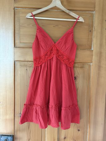 Sommerliches Kleid mit Spitze, Gr. 36-38