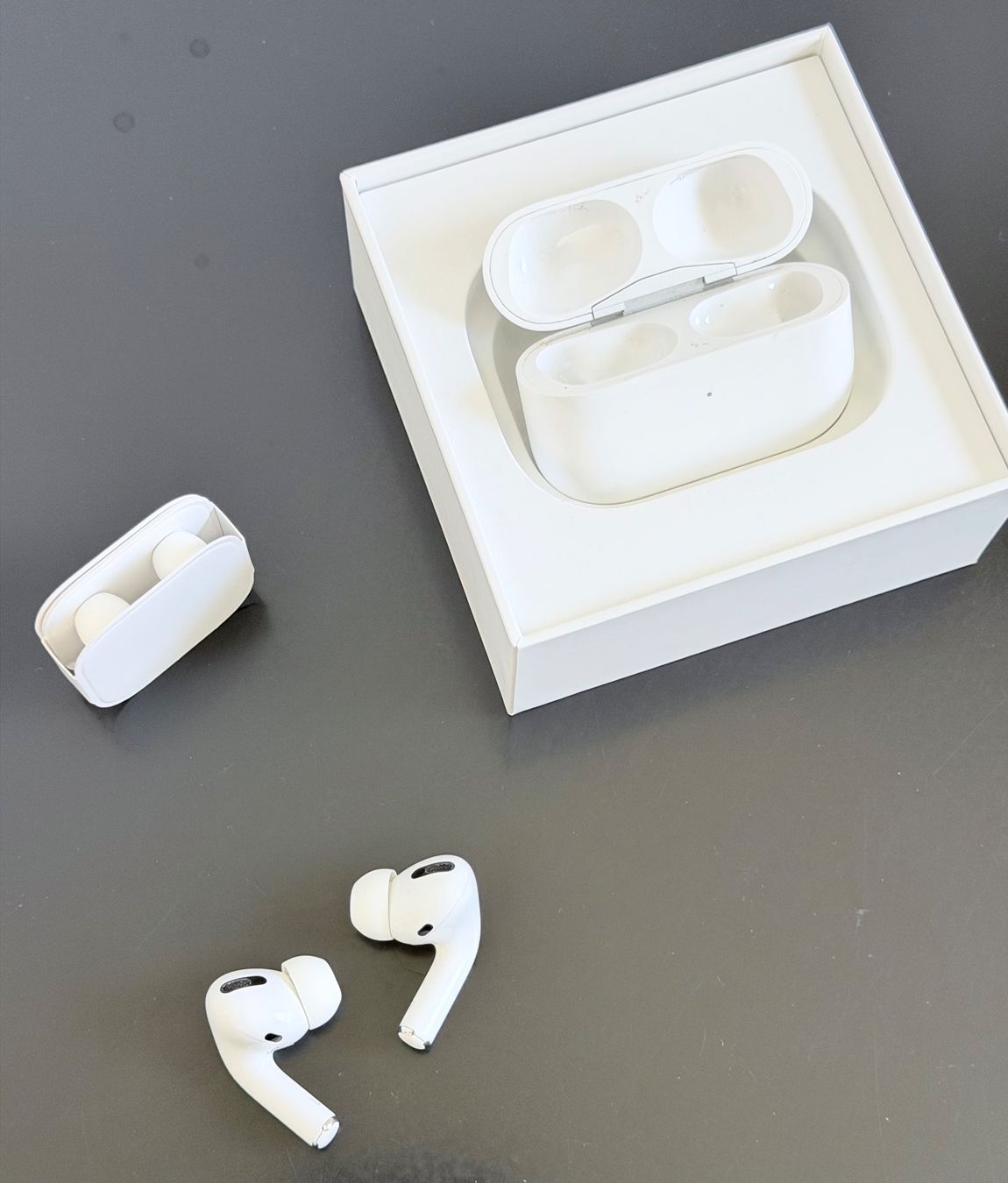 Apple Kopfhörer: Apple AirPods Pro (1. Generation) mit MagSafe Ladecase – Gebraucht aus Grub AR von Cirrus5562