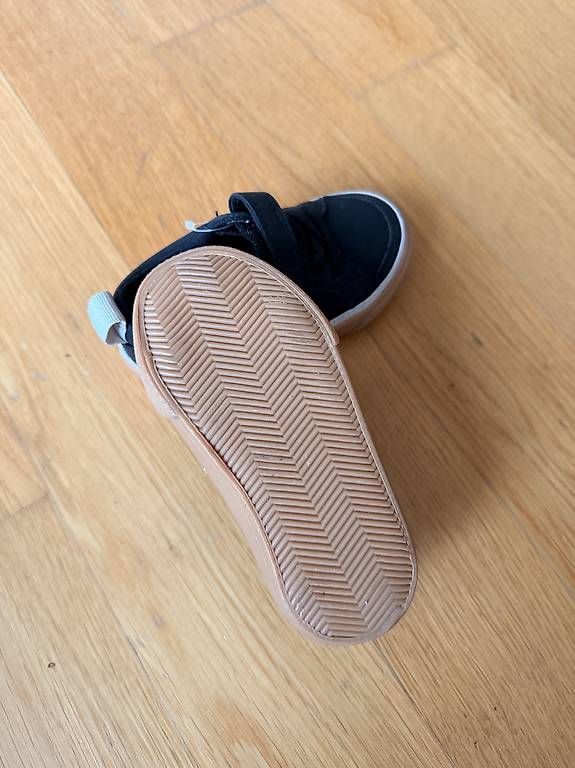 Scarpe per ragazzi: Kinderschuhe neu Grösse 24 – Usato da Regensdorf venduto da Cla_yd2g 2