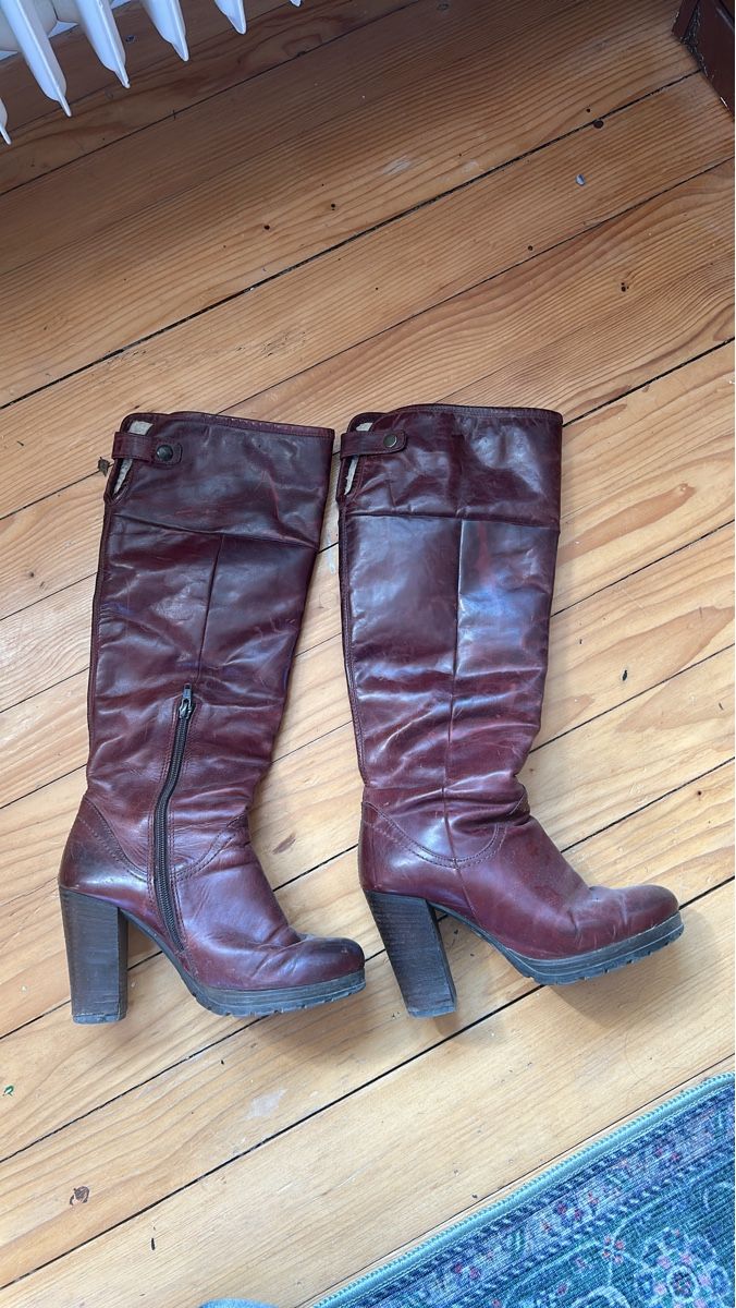 Scarpe da donna: BORDEAUXFARBENE LEDERSTIEFEL – Usato da Buchs AG venduto da Amalthe4