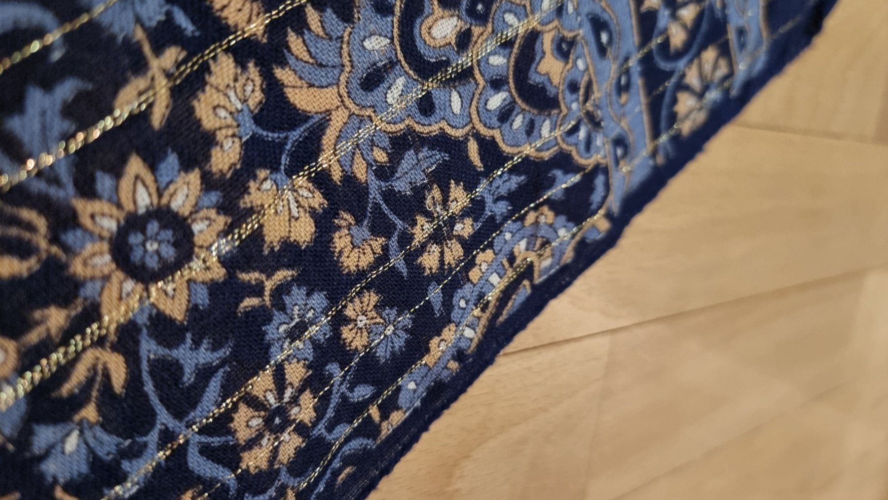 Foulards, Tücher & Schals: Schicker Damenschal, Vintage – Defekt aus Wald ZH von CapLux 7
