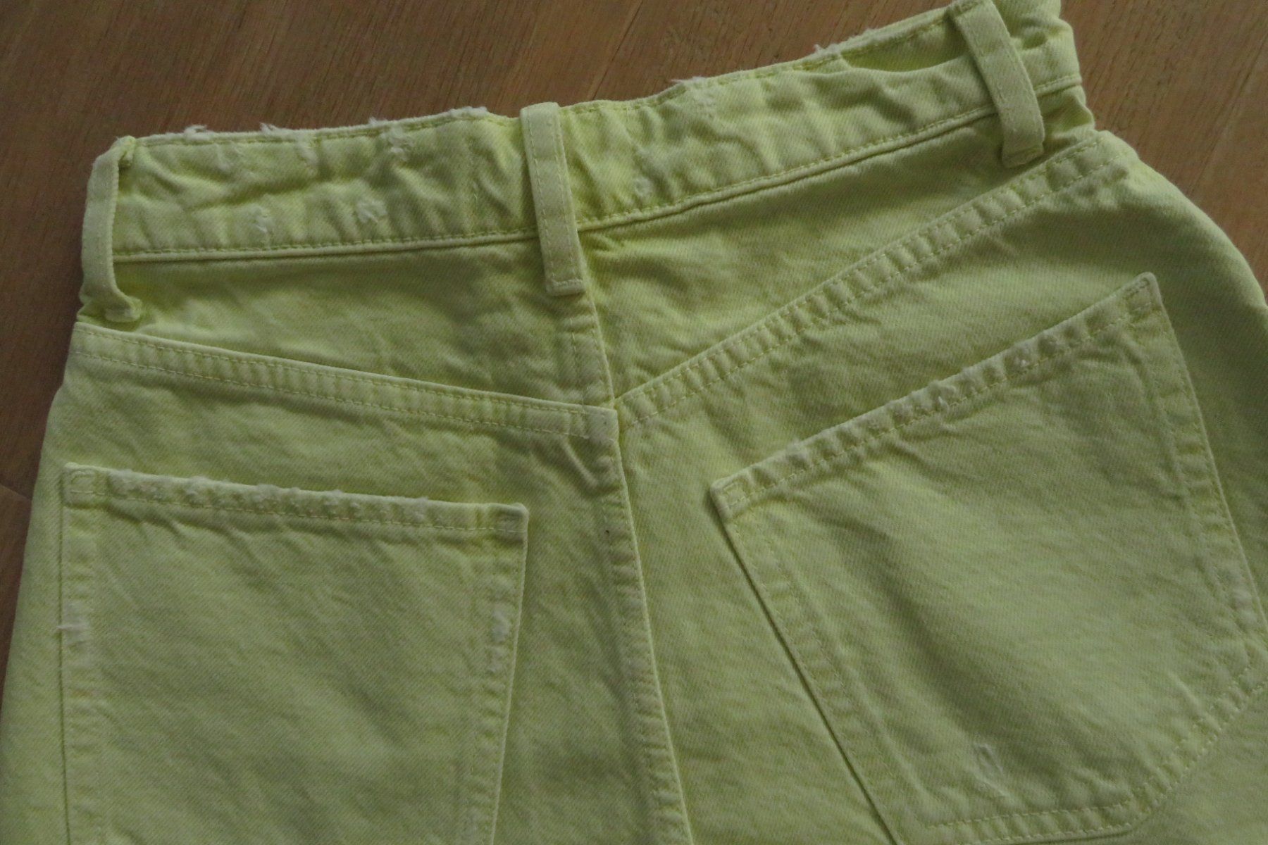 Zara Hosen: ZARA  Jeanshorts  Grösse 34 – Neu (gemäss Beschreibung) aus Wil ZH von Tamagy 1