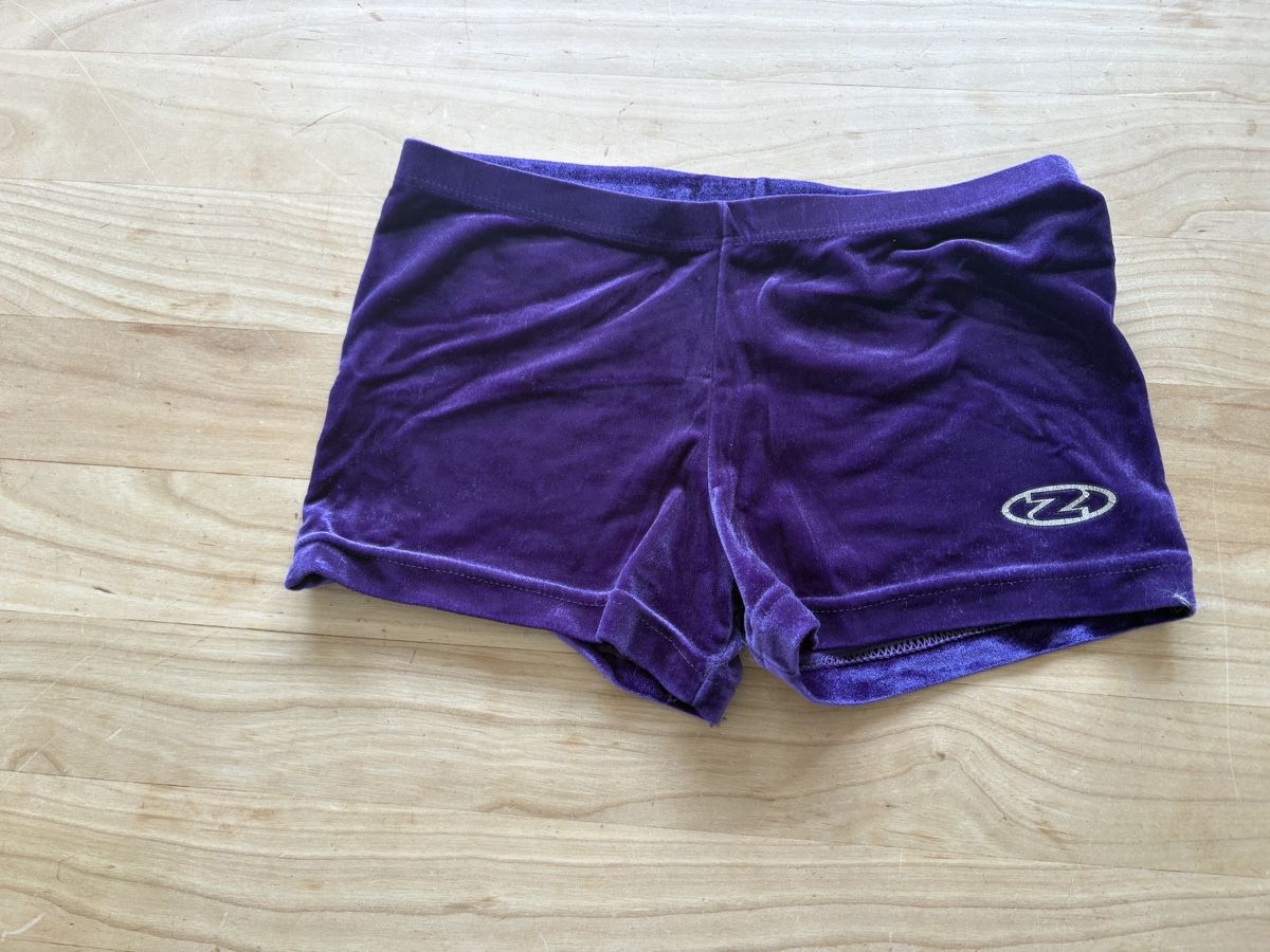 Pantaloni: Turnshort Mädchen 152 – Usato da Bergdietikon venduto da Marineh2004