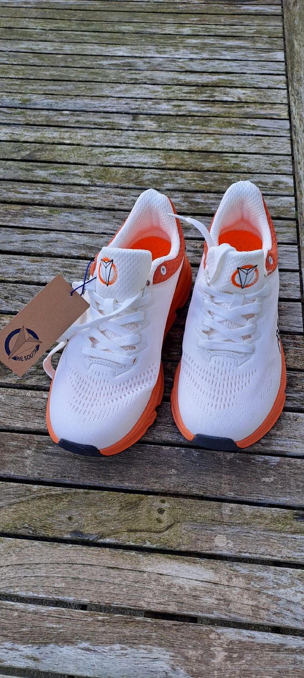 Herrenschuhe: Sneaker Damen / Herren Gr. 41 – Neu (gemäss Beschreibung) aus Buch am Irchel von -mireli-