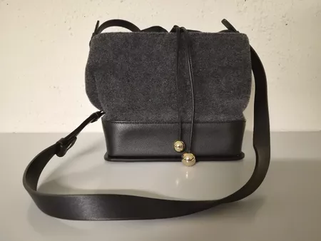 Max Mara Beuteltasche mit Schulterriemen