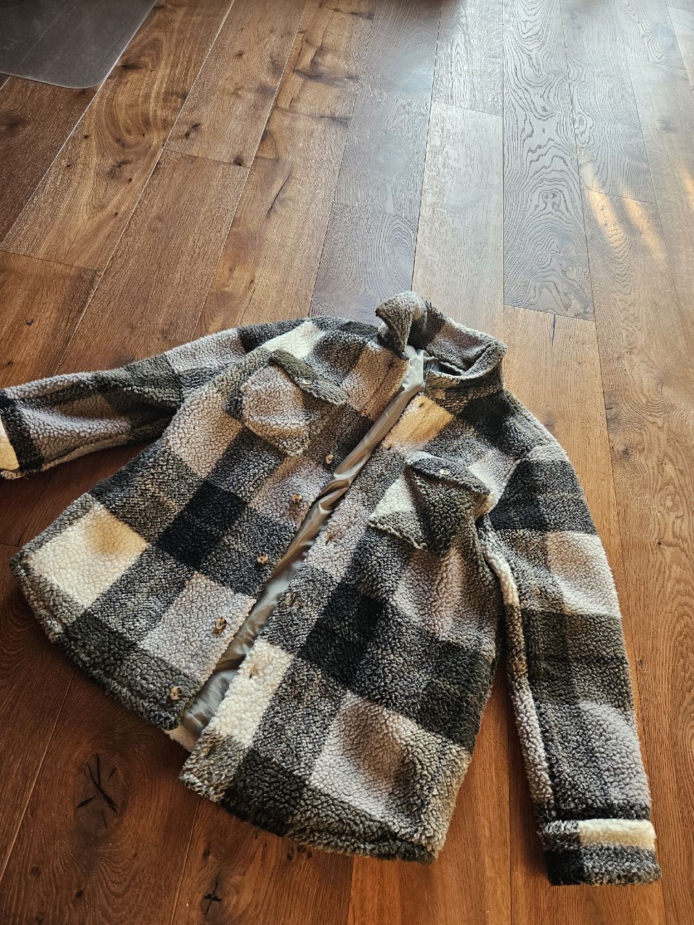 Volcom Jacken: Warme Teddyjacke Volcom Gr. L kariert – Gebraucht aus Feusisberg von Rosy8835 1