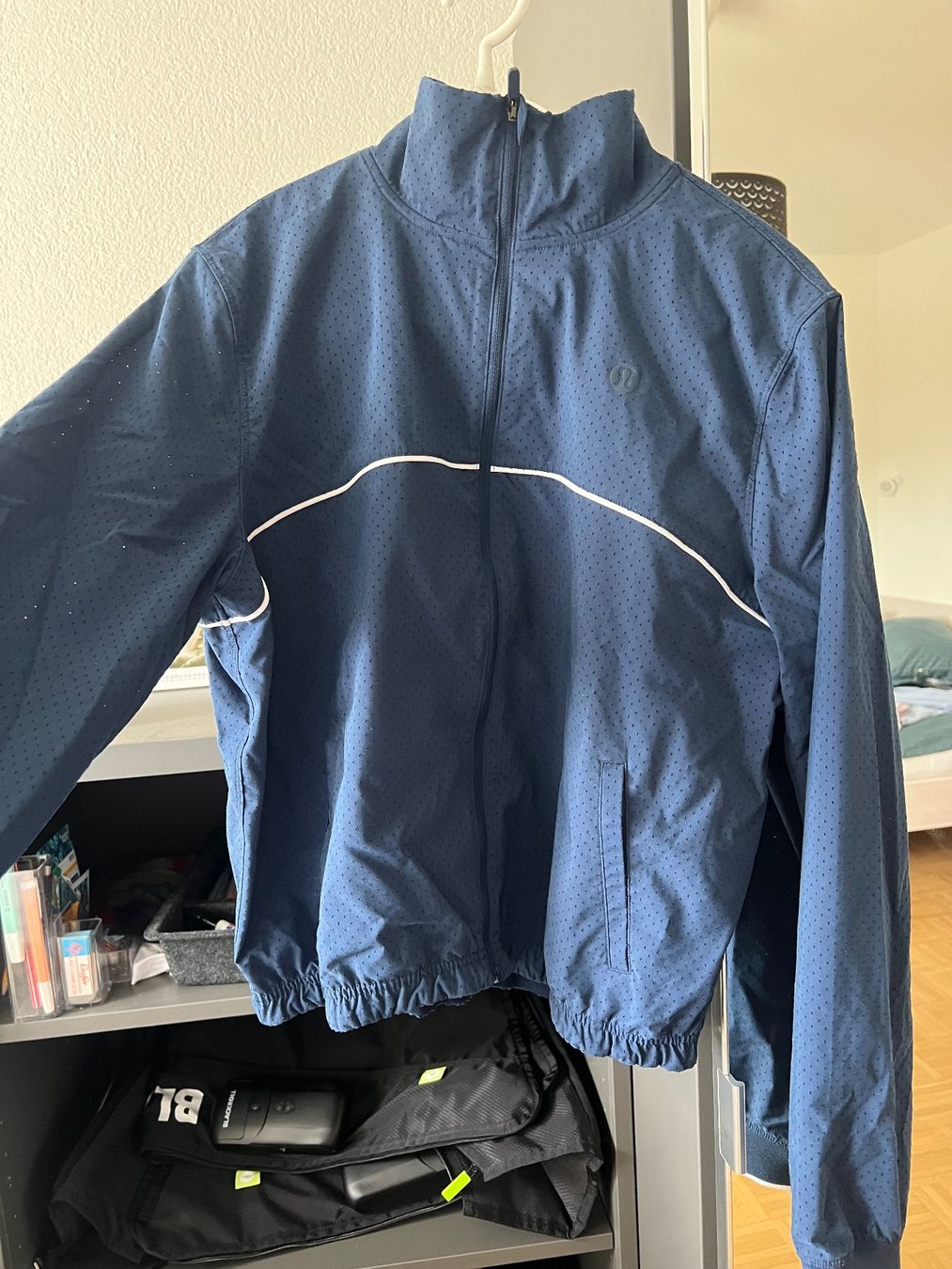 Lululemon Giacche: Lululemon Sommerjacke dunkelblau, Grösse 8 – Nuovo (secondo la descrizione) da Bern venduto da Sunshine.016 6