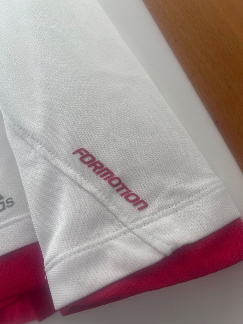 Adidas T-shirt: ADIDAS Langarmshirt – Usato da Dättwil AG venduto da fio_d76l 1