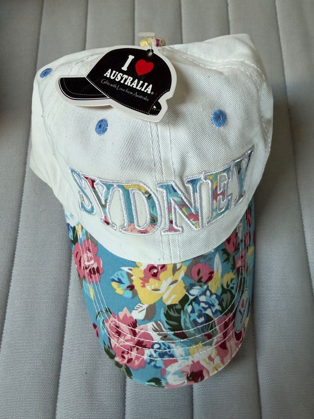 Copricapi, berretti & cappellini: Sydney Cap mit Blumenmuster – Nuovo e nell'imballaggio originale da Altendorf venduto da Ga04