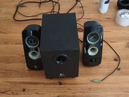 Logitech Speakers Z313 Subwoofer and 2 Satellite Speakers