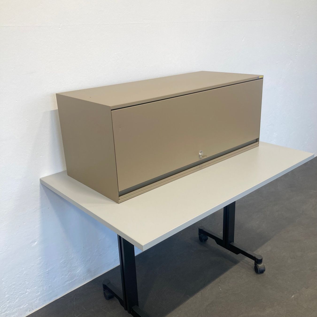 Lista Armadi: Lista Office LO Locker Modul Graubeige mit Schlüssel – Usato da Schönenwerd venduto da mcofficeshop 2