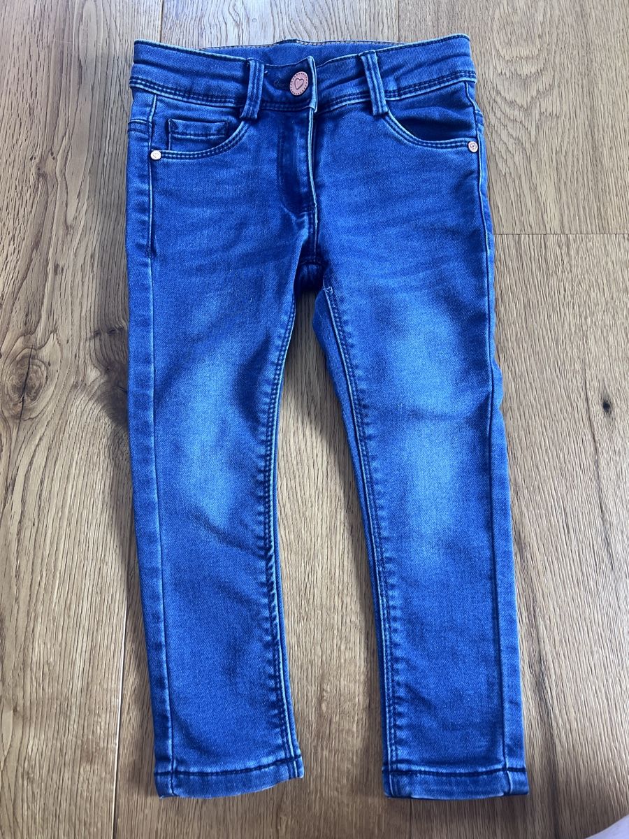 Pantalons: Jeans Grösse 98 – D'occasion à Breitenbach par Saskia.Betschart