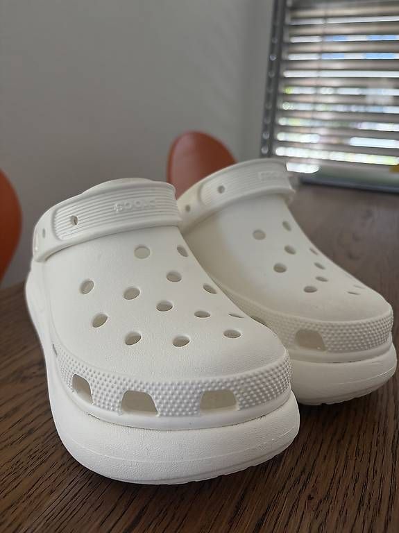 Scarpe da donna: Plateau Crocs Comfort Weiss Grösse 38 – Usato da Birmensdorf ZH venduto da japaro 1