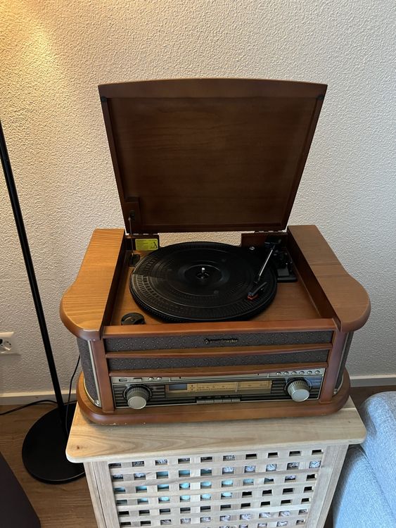 Soundmaster Retro-Plattenspieler mit Radio & CD-Player | Kaufen auf Ricardo