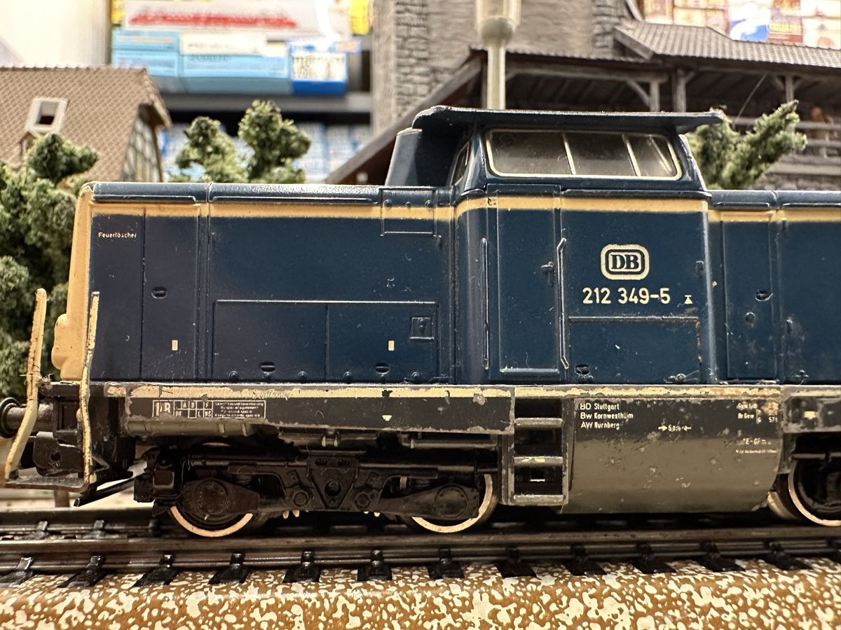 Märklin Modellini di ferrovie: Märklin 3147 DB BR 212 – Usato da Lupsingen venduto da New-Haven 1