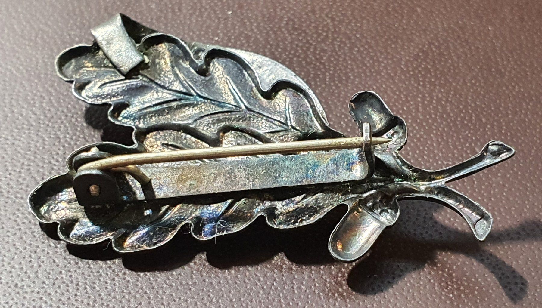 Spille & Fermagli: S272 - Brosche Holriederalm Eichenblatt mit Eicheln – Usato da Reinach BL venduto da Boston-Verkauf 1