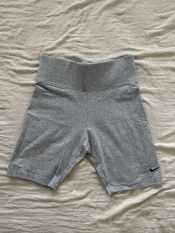 Pantaloni: Pantaloncini sportivi  – Usato da Vacallo venduto da zoe_227m