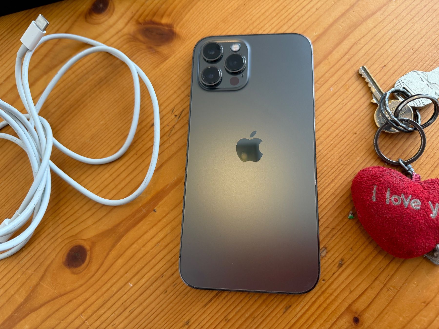 Apple Telefoni cellulari / Smartphones: Iphone 12 Pro Max, 256Gb Schwarz / Grafit – Nuovo (secondo la descrizione) da Weinfelden venduto da ice_heart_xx 5